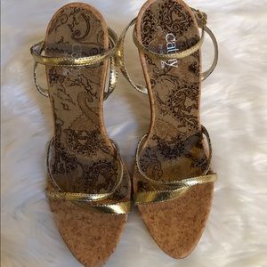 NWOT Cathy Jean Gold Strappy Stilettos.